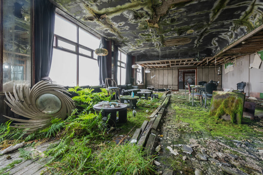 Ireland: Nửa hoang tàn nửa kỳ ảo của khách sạn bị bỏ hoang khiến du khách ngỡ ngàng - Ảnh 2.