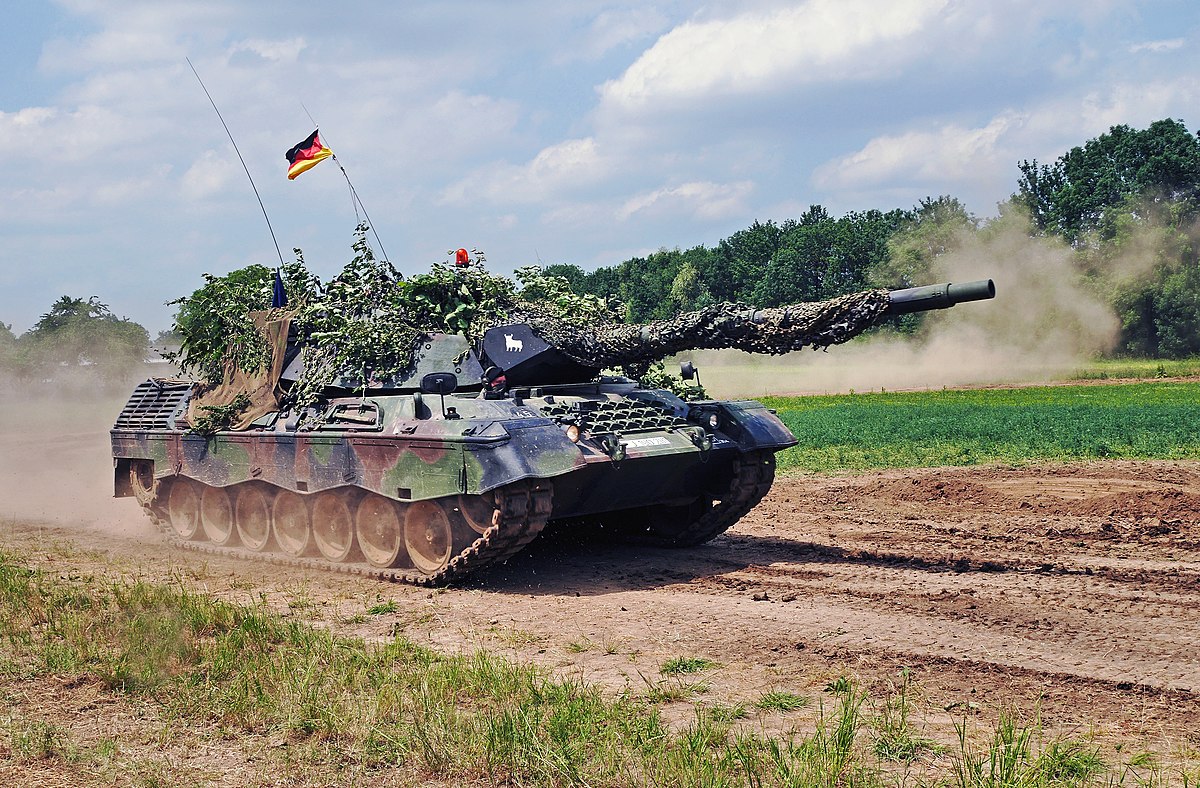 Chuyên gia nêu lý do Ukraine không nhận được xe tăng từ phương Tây trong năm nay - Ảnh 1.