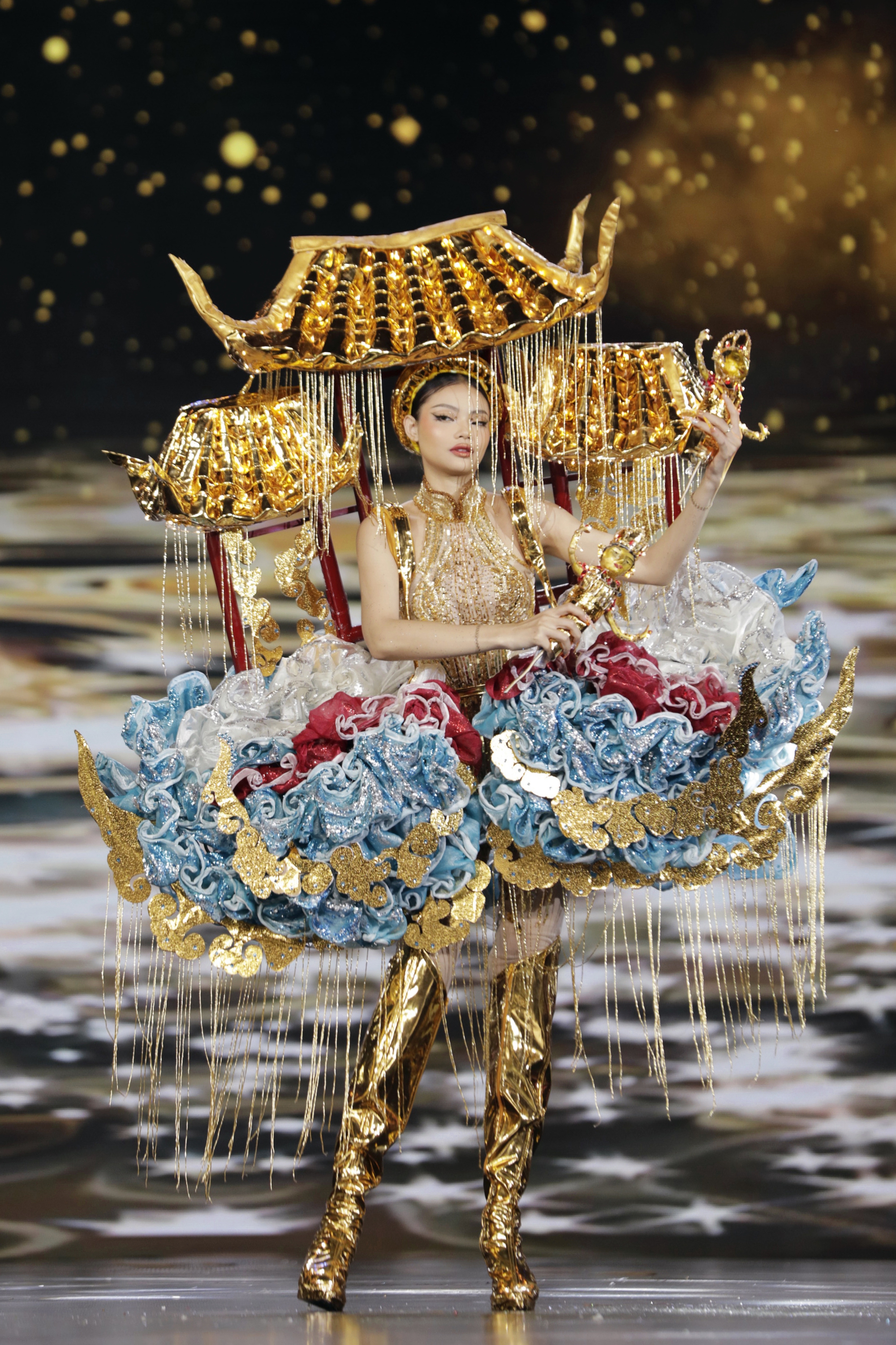 &quot;Mãn nhãn&quot; ngắm Hoa hậu Thùy Tiên, Tiểu Vy và Top 50 Miss Grand Vietnam 2022 trình diễn trước chung kết - Ảnh 13.