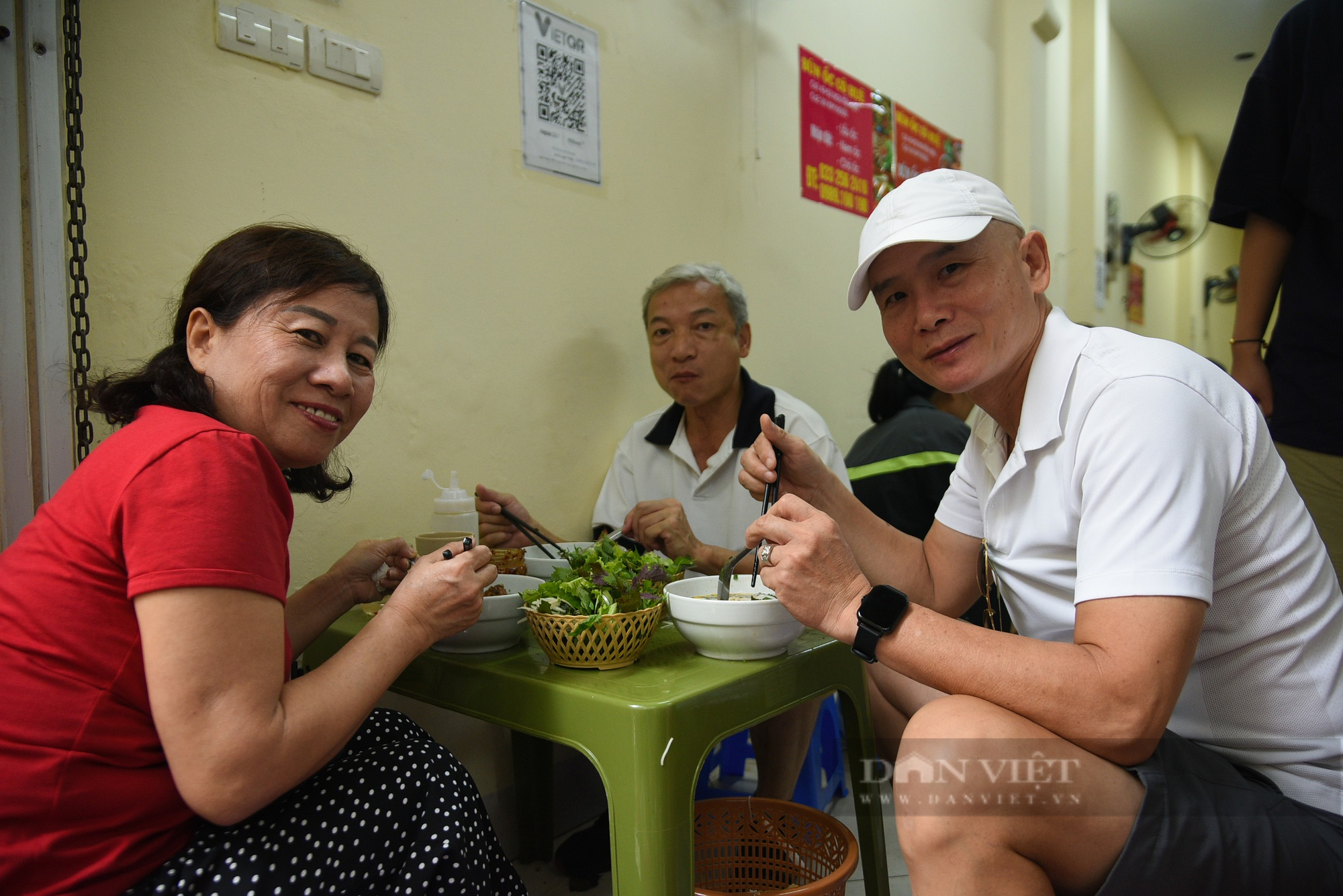 Quán bún ốc chuẩn &quot;vị xưa&quot; ở phố cổ Hà Nội, bán 500 bát/ngày - Ảnh 11.