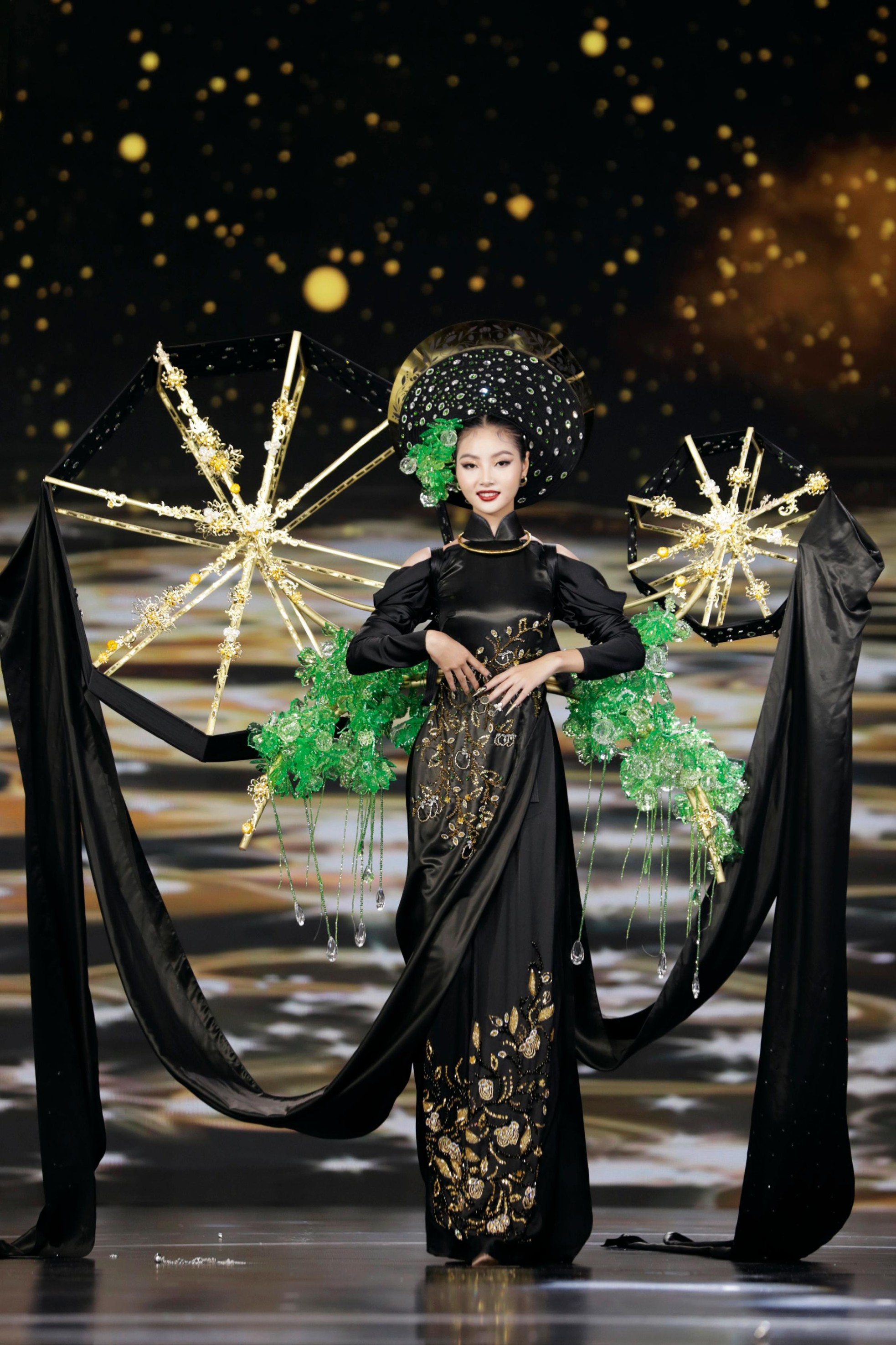 &quot;Mãn nhãn&quot; ngắm Hoa hậu Thùy Tiên, Tiểu Vy và Top 50 Miss Grand Vietnam 2022 trình diễn trước chung kết  - Ảnh 8.