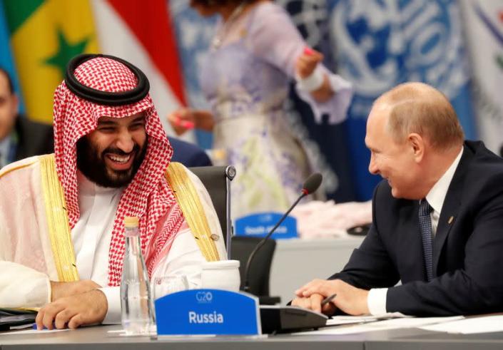 Xung đột Nga-Ukraine: Bất ngờ vai trò của Thái tử Ả Rập Saudi - Ảnh 1.