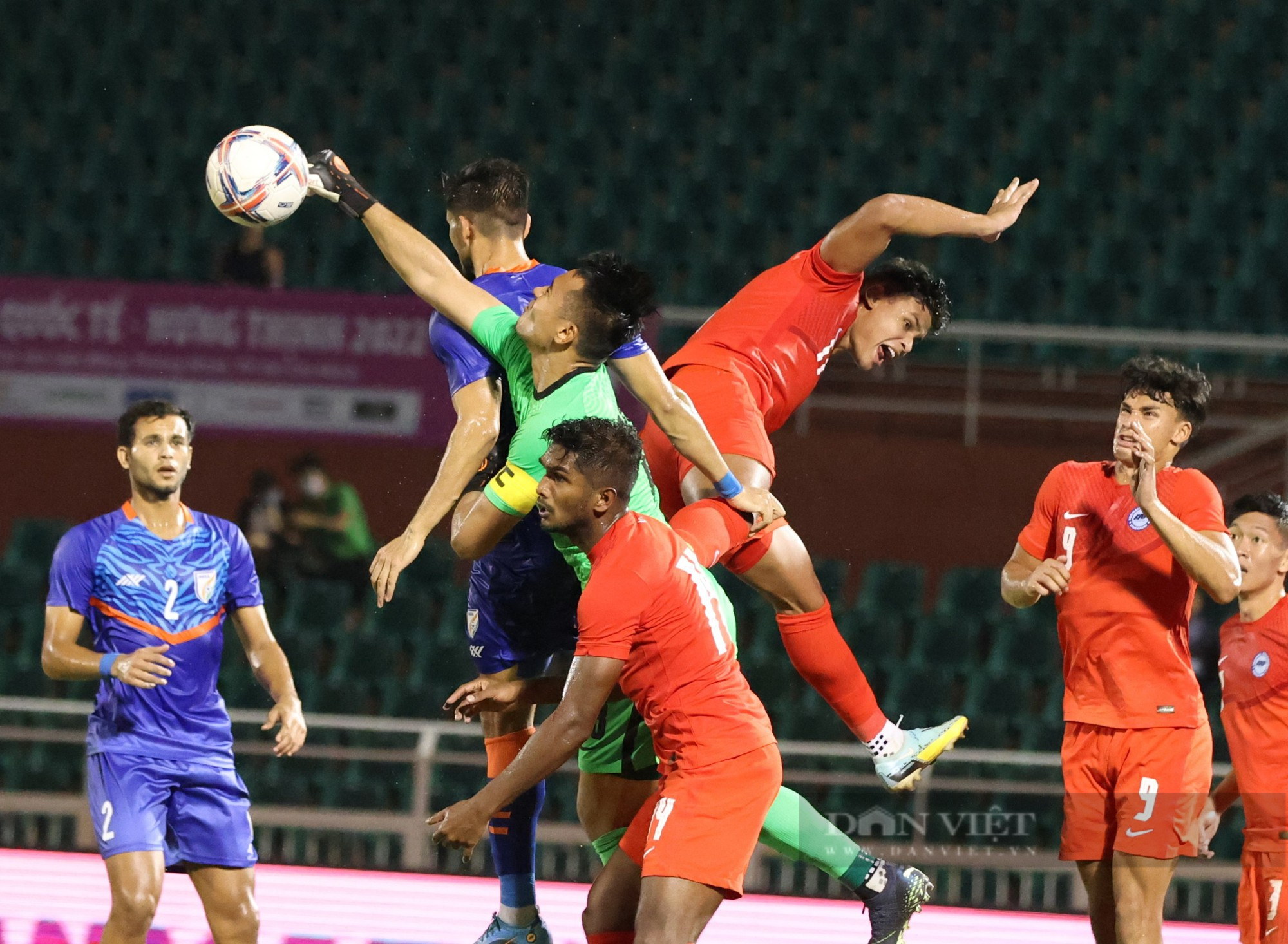 Singapore - Ấn Độ: Bất phân thắng bại - Ảnh 2.