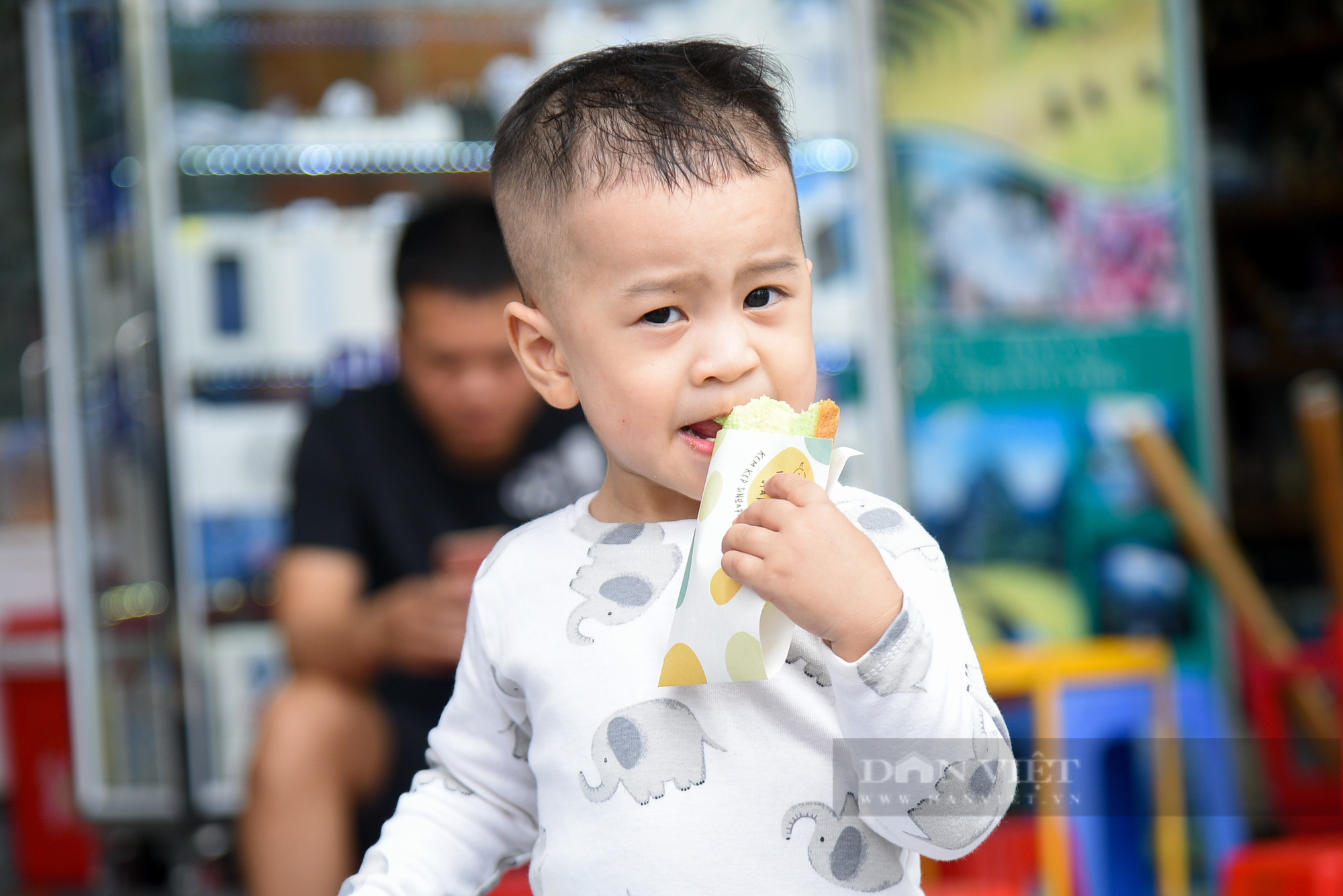 Kem kẹp Singapore lạ miệng thu hút giới trẻ Hà Nội - Ảnh 8.