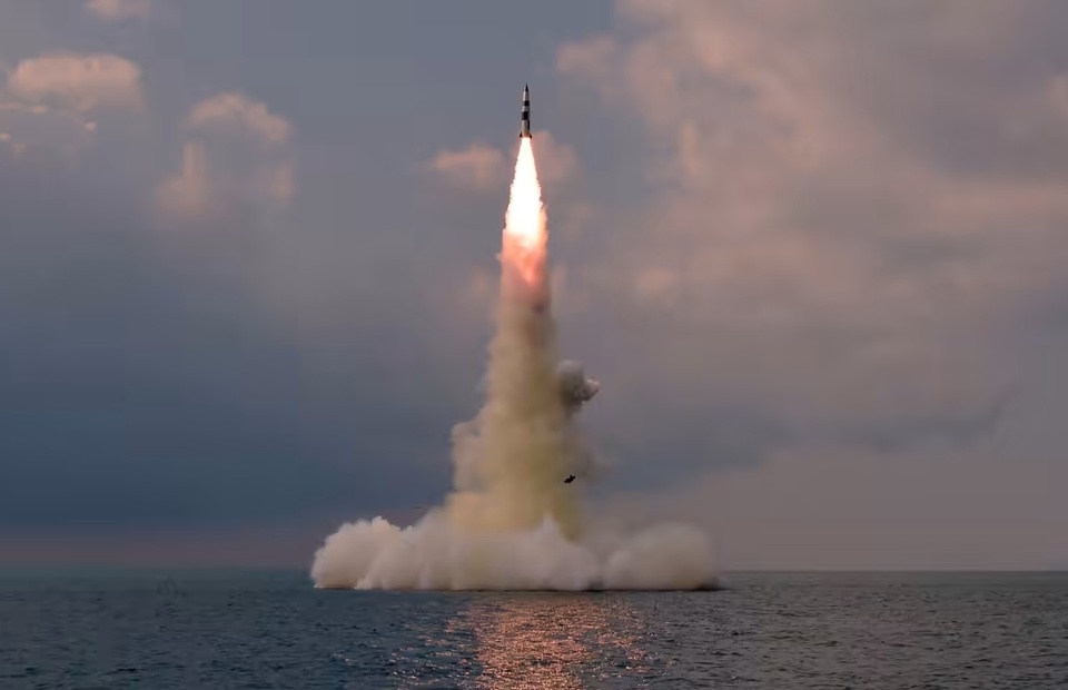 Yonhap: Triều Tiên phóng tên lửa đạn đạo - Ảnh 1.