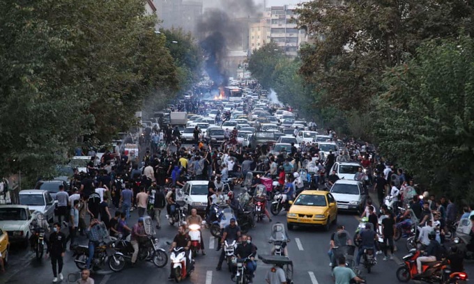 Biểu tình rung chuyển khắp Iran, 41 người thiệt mạng - Ảnh 2.