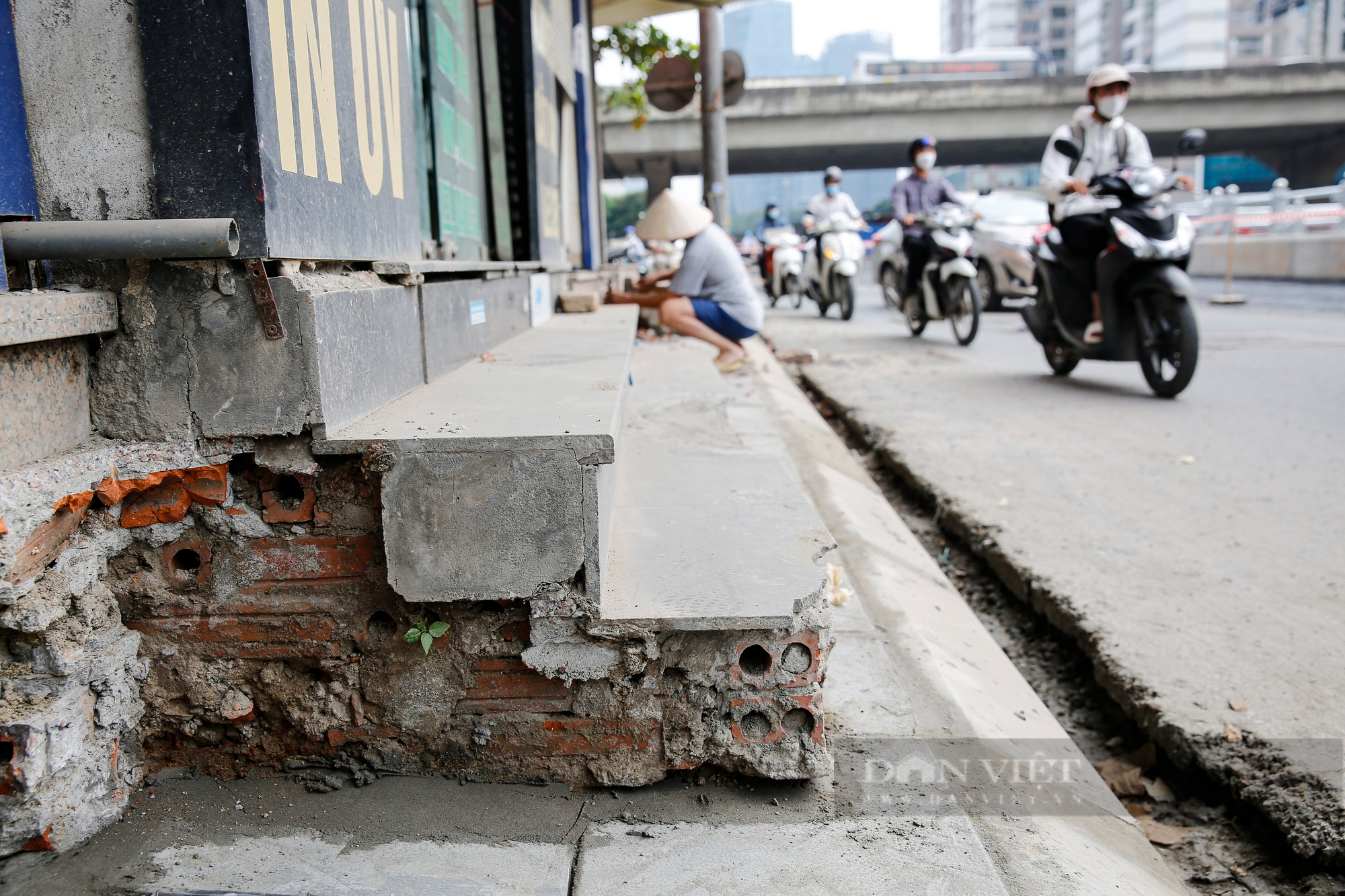 Hà Nội: Người dân bức xúc vì phải tự bỏ tiền ra sửa nhà sau khi đường được mở rộng - Ảnh 5.