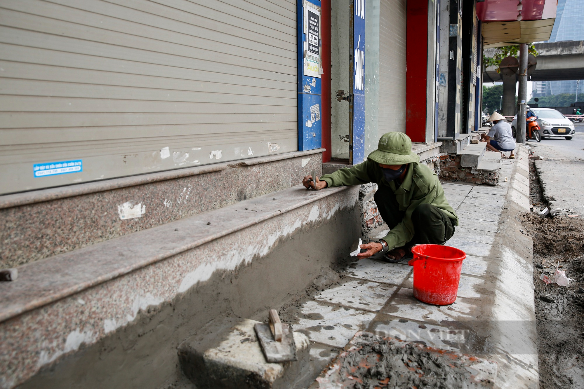 Hà Nội: Người dân bức xúc vì phải tự bỏ tiền ra sửa nhà sau khi đường được mở rộng - Ảnh 4.