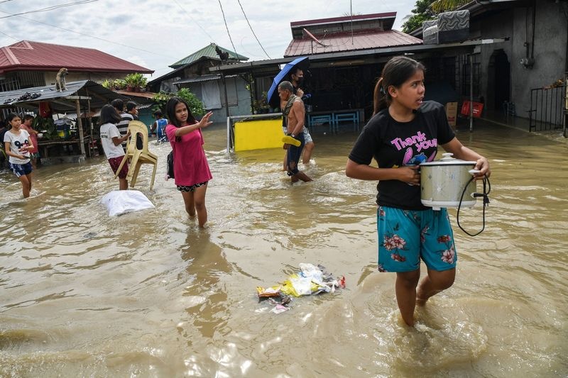 Đảo Luzon của Philippines tan hoang vì siêu bão Noru - Ảnh 1.