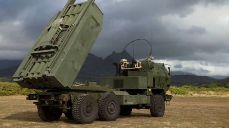 Mỹ triển khai HIMARS tới nước láng giềng của Nga - Ảnh 1.