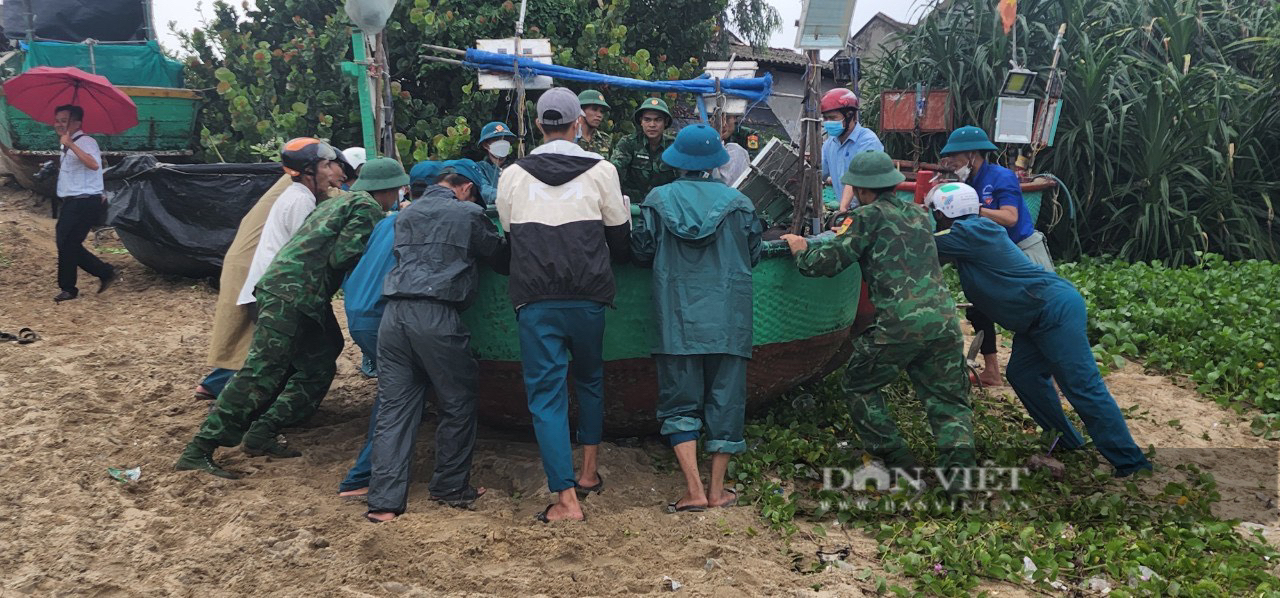 Chủ tịch Phạm Anh Tuấn làm Trưởng ban Ban Chỉ đạo tiền phương ứng phó bão Noru tỉnh Bình Định - Ảnh 2.