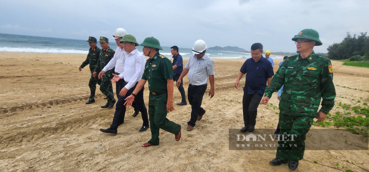 Chủ tịch Phạm Anh Tuấn làm Trưởng ban Ban Chỉ đạo tiền phương ứng phó bão Noru tỉnh Bình Định - Ảnh 1.