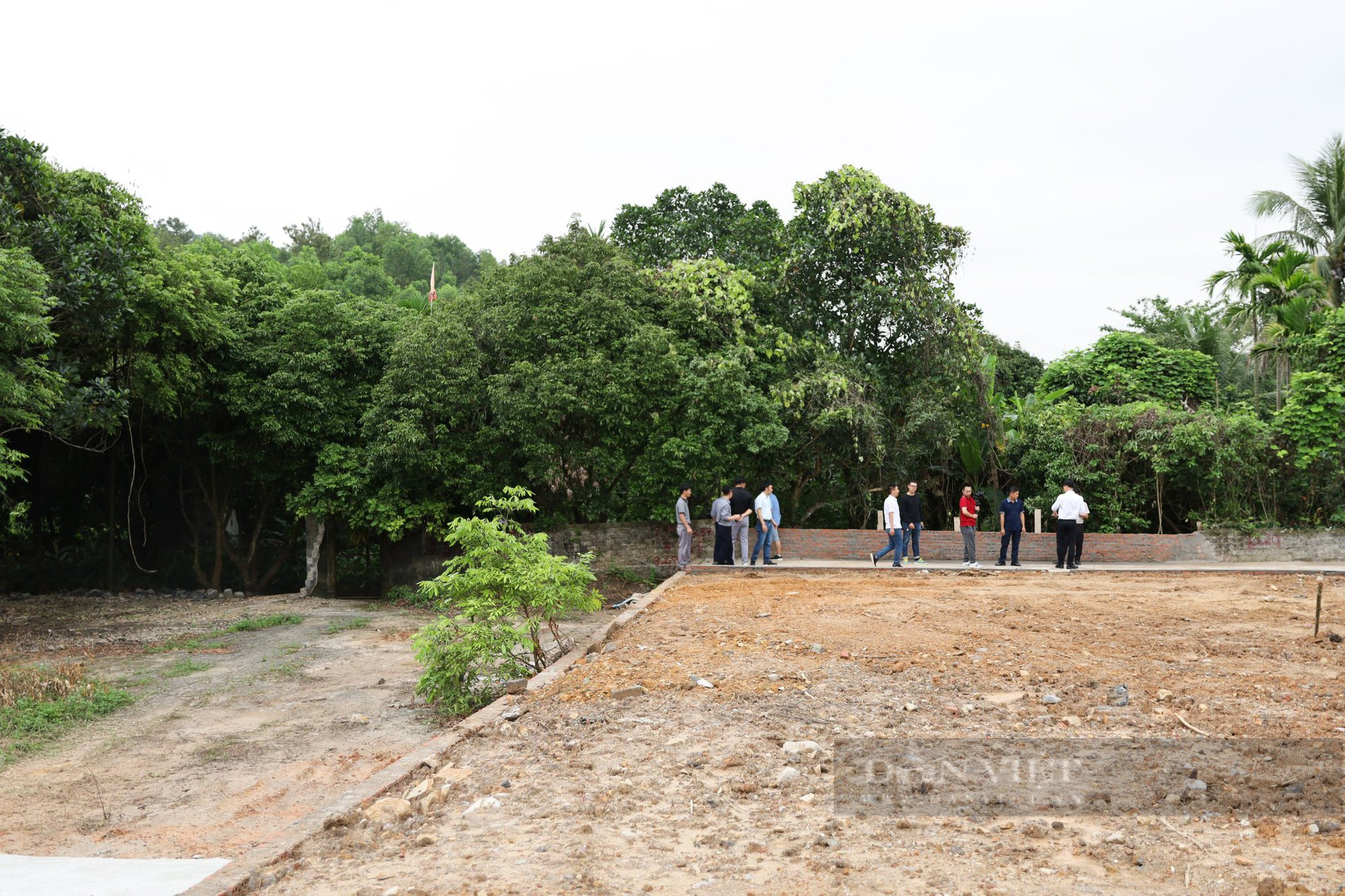 Nhà đầu tư &quot;cắt lỗ&quot; vẫn không bán được đất, hàng tháng vẫn trả hàng chục triệu đồng lãi suất đi vay (Ảnh: TN)