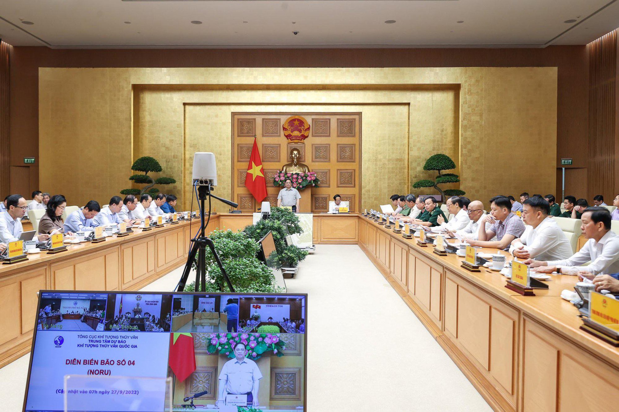 Thủ tướng Phạm Minh Chính: Cương quyết di dời người dân ra khỏi khu vực nguy hiểm, đưa đến nơi trú ẩn an toàn - Ảnh 9.