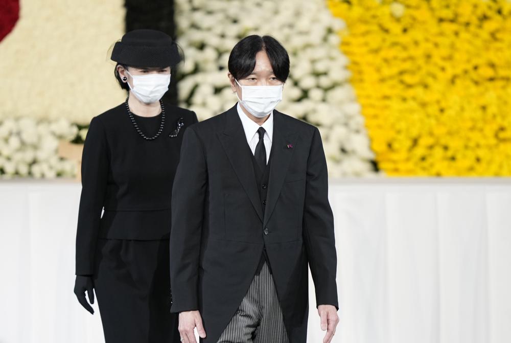 Chùm ảnh quốc tang ông Abe: Hàng nghìn người đến đặt hoa, tiễn biệt cựu Thủ tướng Nhật Bản - Ảnh 10.