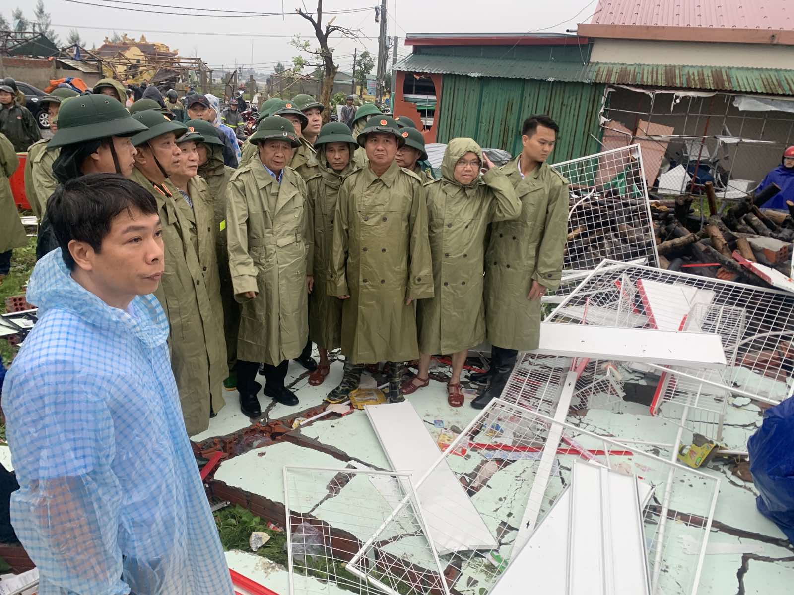 Phó Thủ tướng Lê Văn Thành có một yêu cầu đặc biệt với các địa phương chống bão số 4 Noru - Ảnh 1.