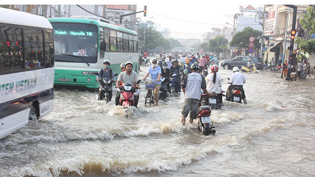 TP.HCM ứng phó bão Noru, triều cường báo động - Ảnh 1.