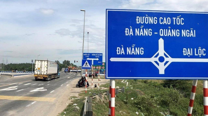 Bão số 4 Noru đổ bộ: Cục CSGT khuyến cáo tài xế không đi vào cao tốc Đà Nẵng - Quảng Ngãi - Ảnh 1.