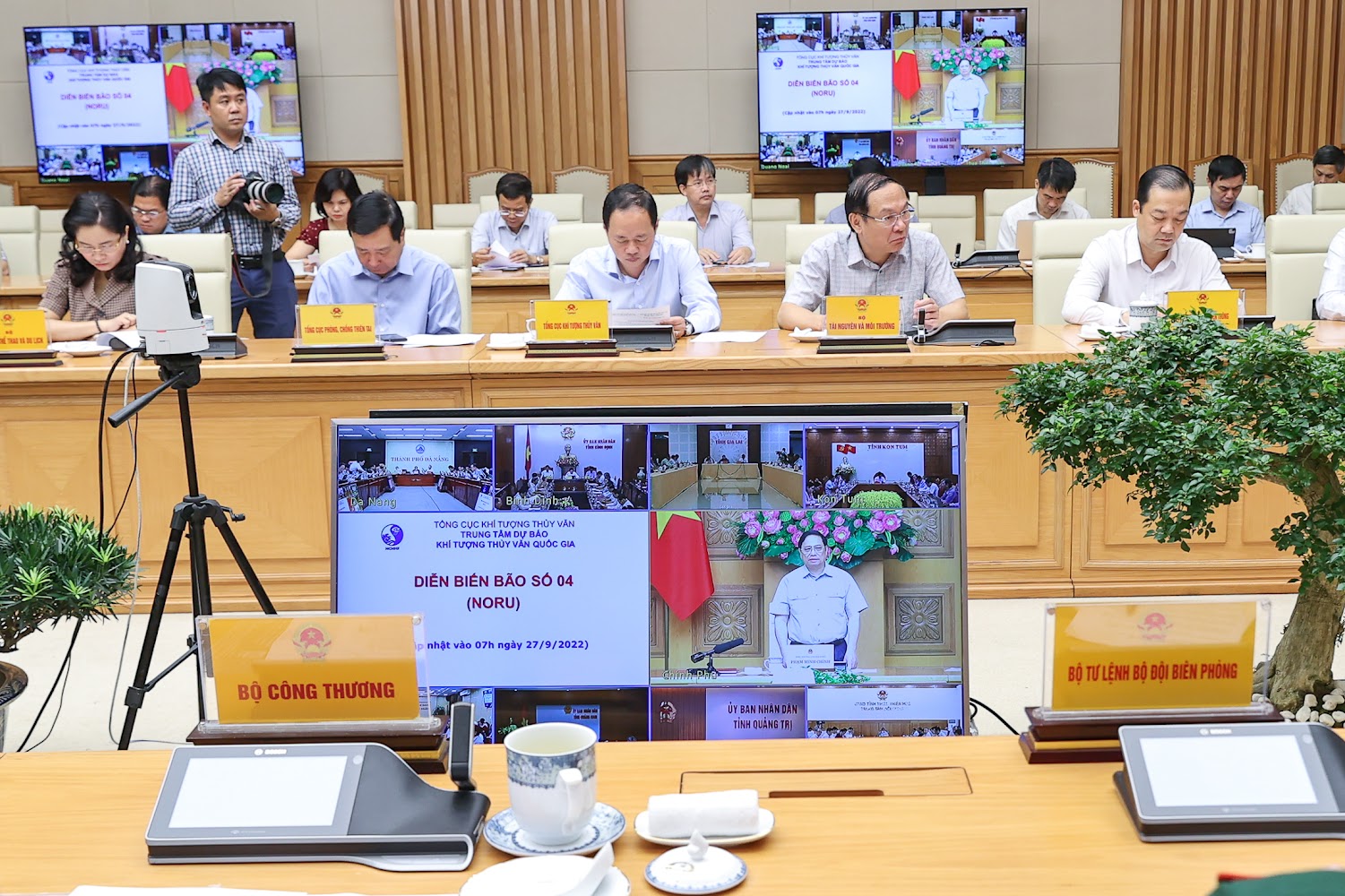Thủ tướng Phạm Minh Chính: Ứng phó khẩn cấp với bão số 4, phải sẵn sàng cho tình huống &quot;cao hơn 1 cấp&quot; - Ảnh 3.