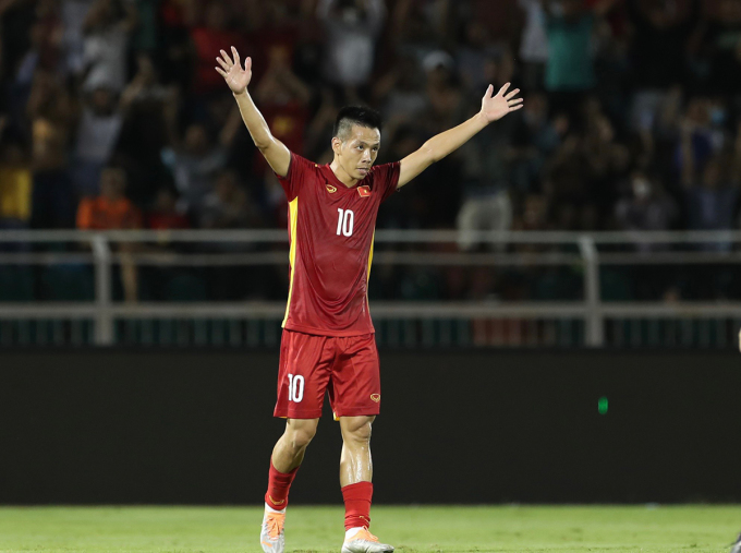 Clip: Văn Quyết dứt điểm quyết đoán nâng tỷ số lên 3-0 cho ĐT Việt Nam - Ảnh 1.