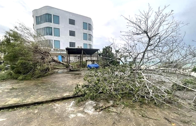 Quảng Ngãi:Nằm trên đường tâm bão Noru đổ bộ đất liền, Lý Sơn thiệt hại gần 63 tỷ đồng - Ảnh 9.