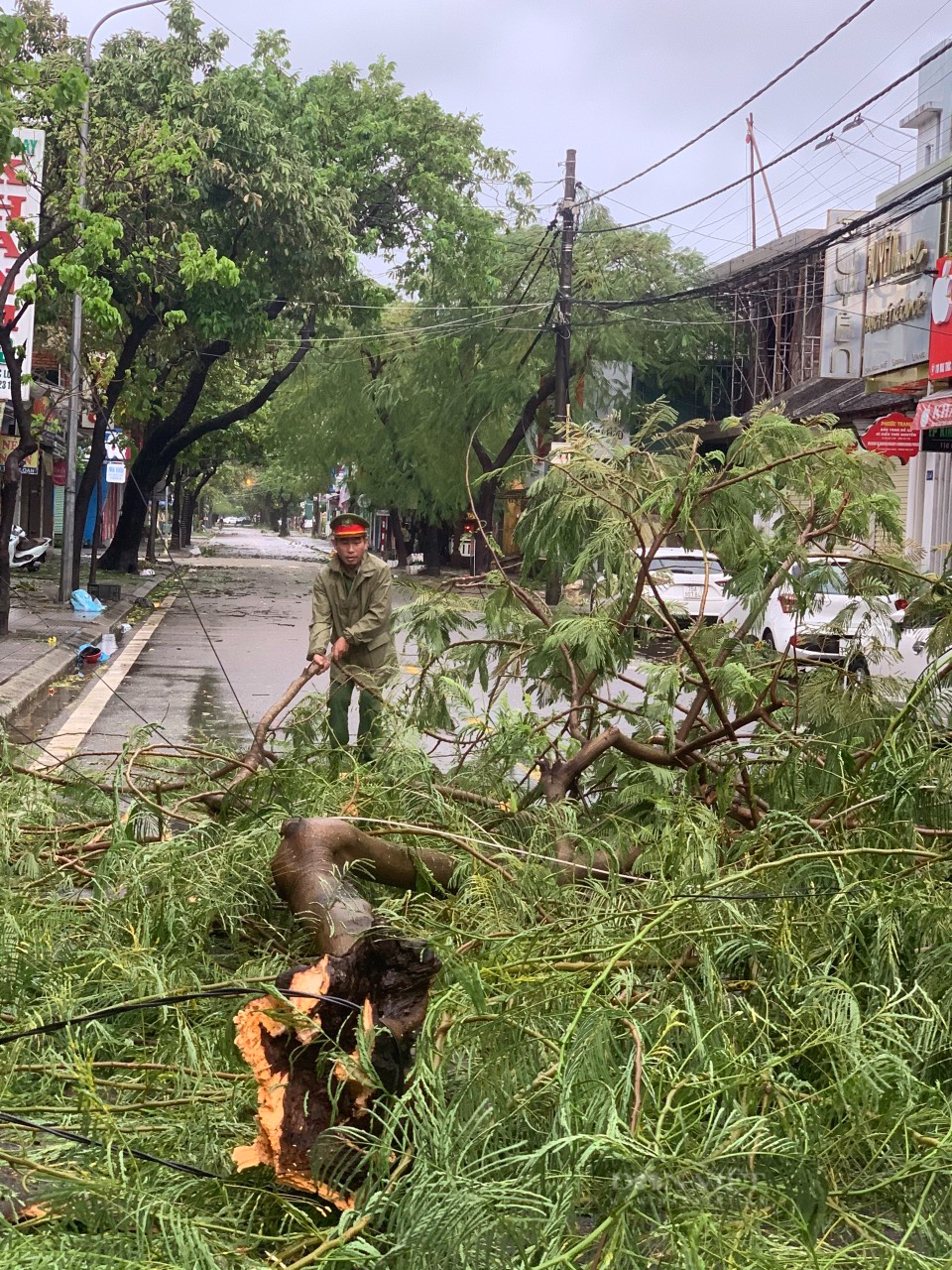 CẬP NHẬT: Thông tin mới nhất về bão số 4 - Noru đang đổ bộ vào miền Trung rạng sáng nay, 28/9 - Ảnh 7.