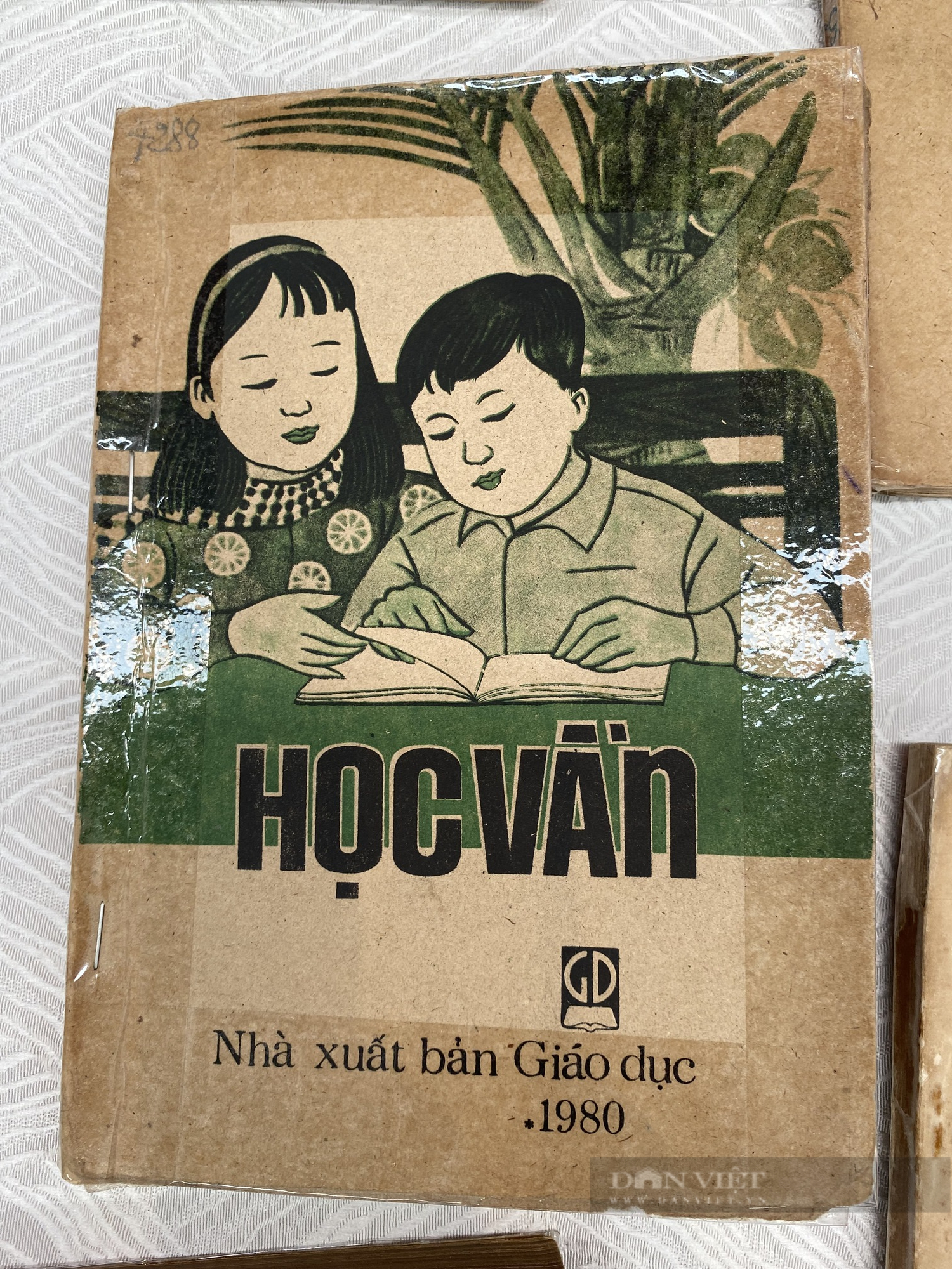 Ngậm ngùi xem lại những cuốn sách giáo khoa Tiếng Việt lớp 1 cũ: Cả bầu trời tuổi thơ - Ảnh 1.