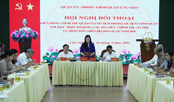 Lãnh đạo quận Cầu Giấy đối thoại trực tiếp với người dân trên địa bàn - Ảnh 1.