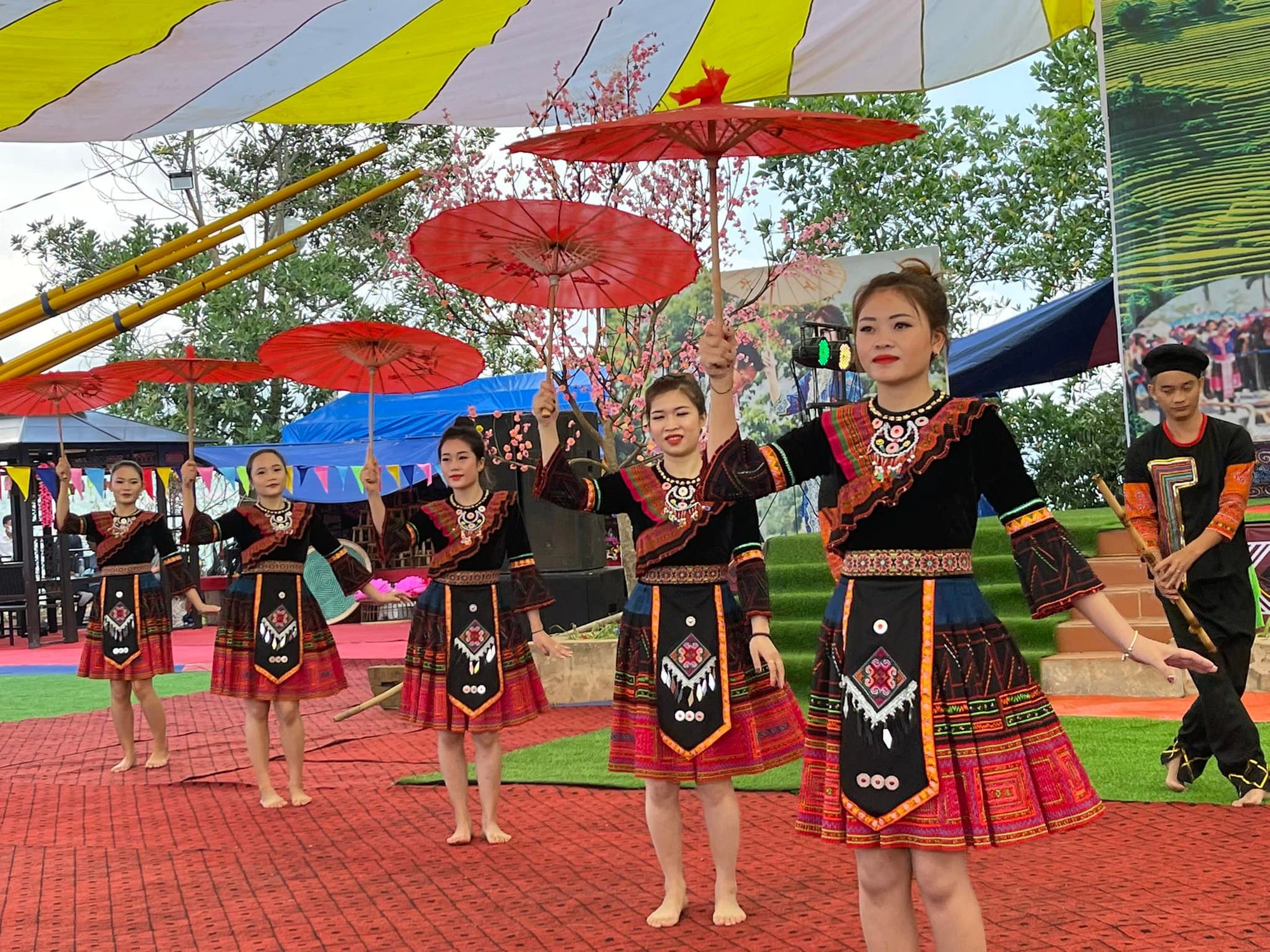Điện Biên: Huyện biên giới từng mừng ngày lễ văn hóa dân tộc Mông - Ảnh 7.
