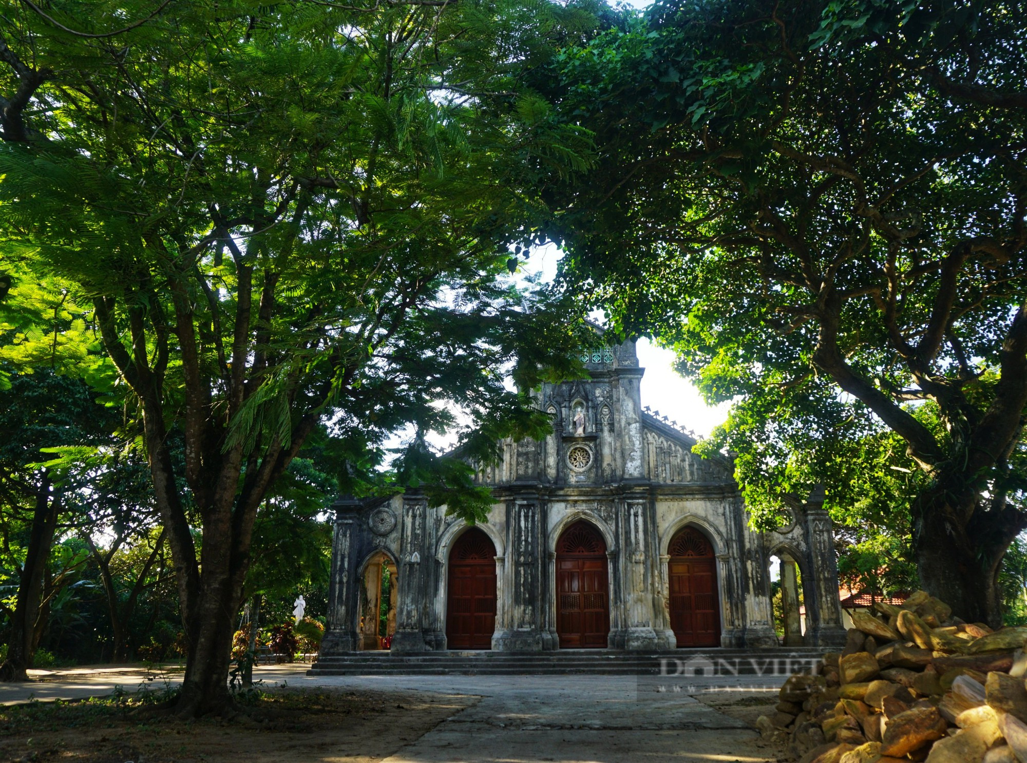 Nét đẹp cổ kính nhà thờ Pháp cổ hơn 100 tuổi tại Đà Nẵng - Ảnh 1.