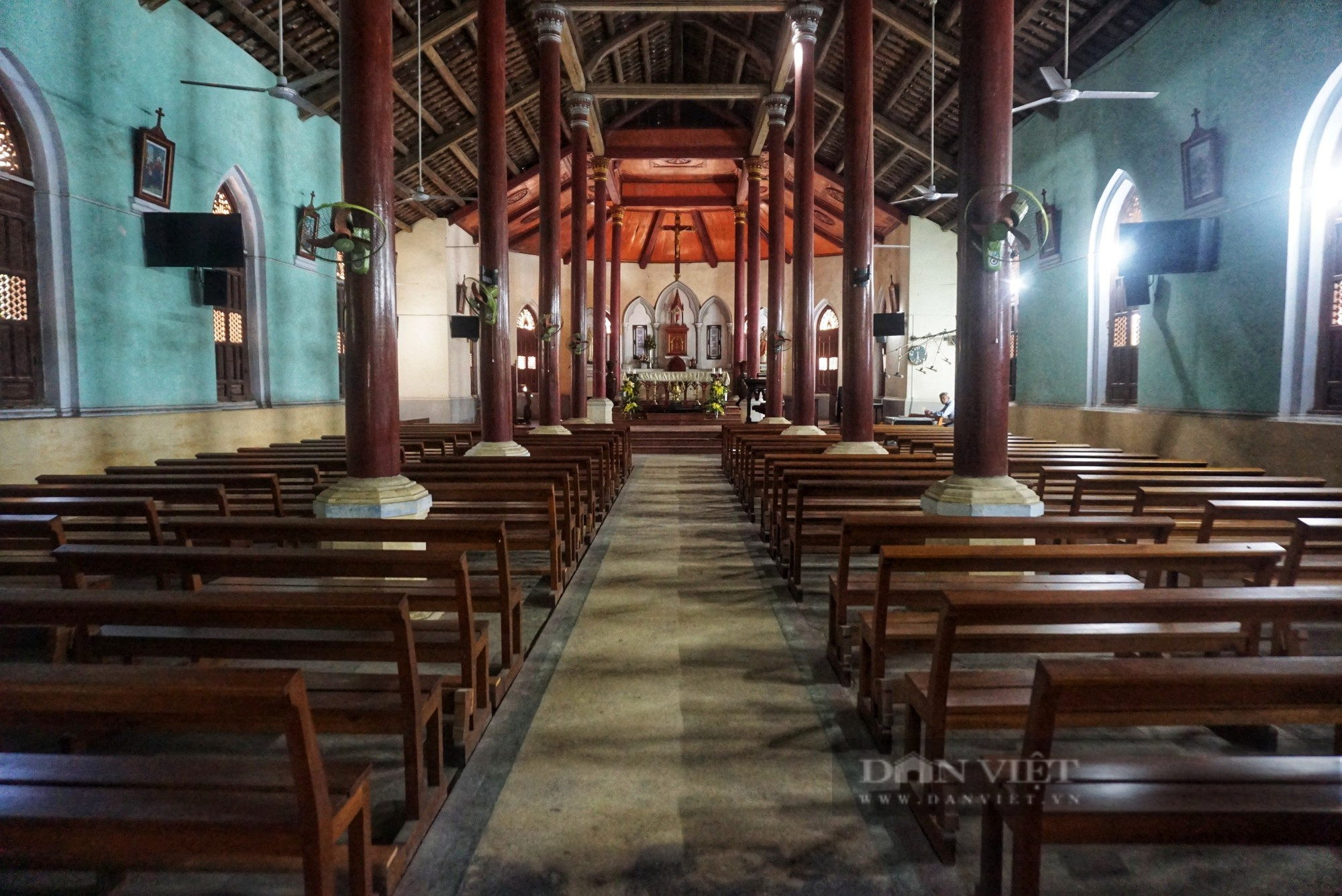 Nét đẹp cổ kính nhà thờ Pháp cổ hơn 100 tuổi tại Đà Nẵng - Ảnh 4.