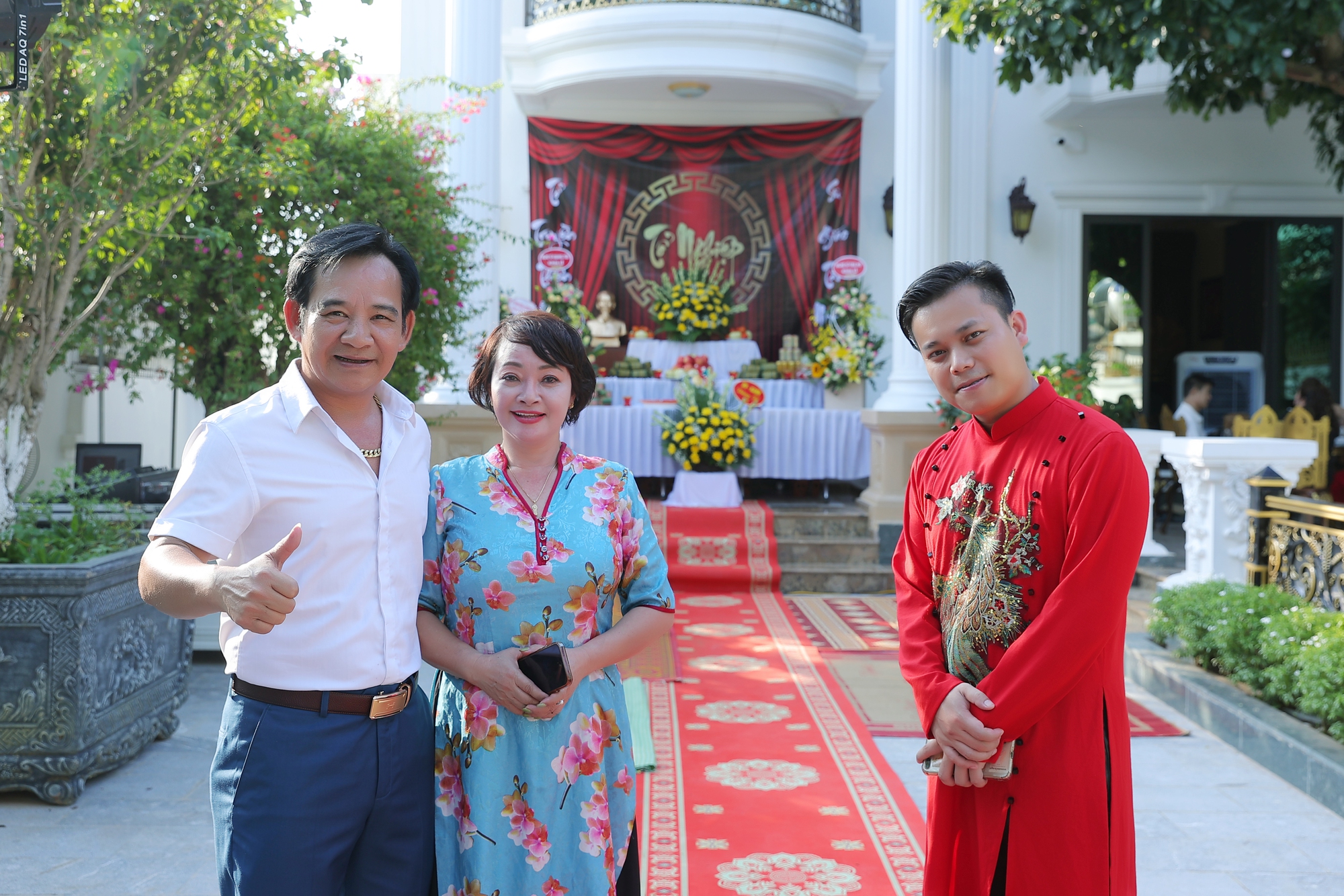 Nghệ sĩ Quang Tèo, Trà My tổ chức lễ giỗ Tổ nghề sân khấu tại biệt thự rộng 1000m2 ở ngoại thành Hà Nội - Ảnh 5.