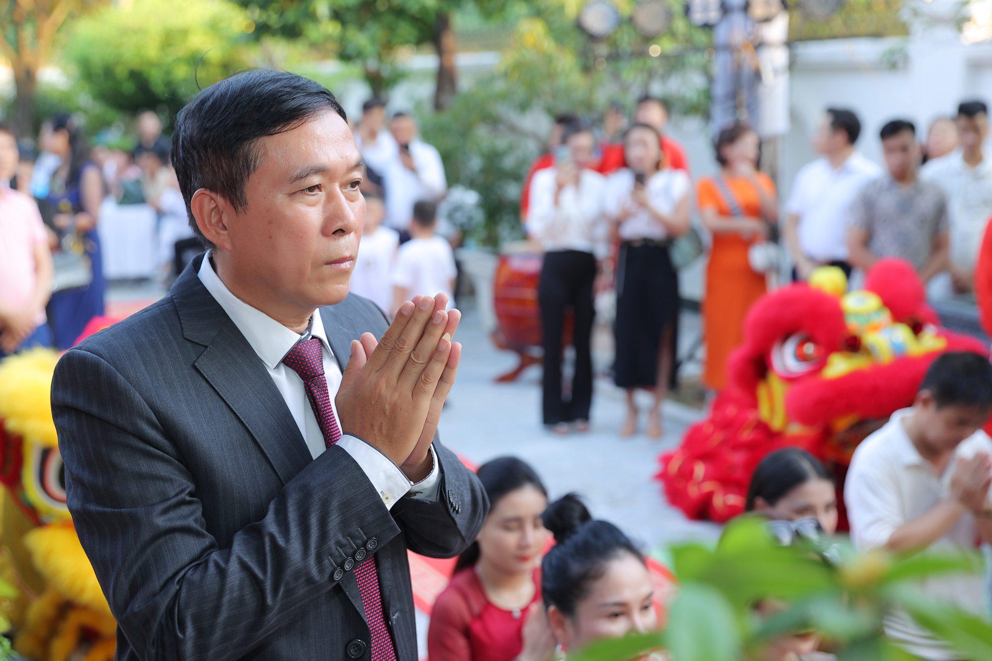 Nghệ sĩ Quang Tèo, Trà My tổ chức lễ giỗ Tổ nghề sân khấu tại biệt thự rộng 1000m2 ở ngoại thành Hà Nội - Ảnh 8.