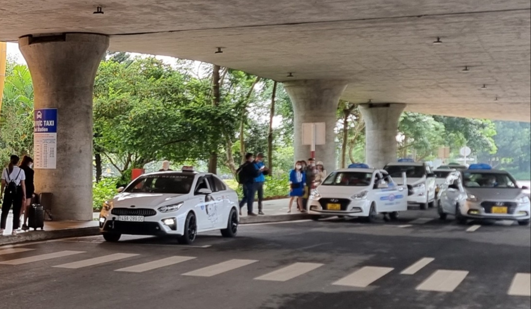 Sở Giao thông vận tải tỉnh Lâm Đồng: Không tính cước taxi theo đồng hồ sân bay Liên Khương - Đà Lạt - Ảnh 1.