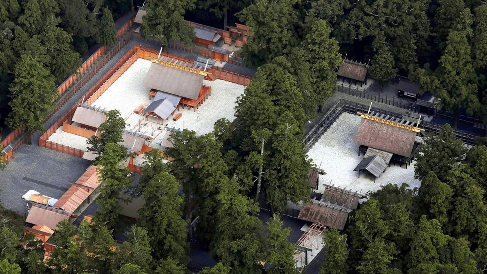 Kỳ lạ ngôi đền ở Nhật Bản cứ 20 năm được dỡ ra xây lại một lần - Ảnh 3.