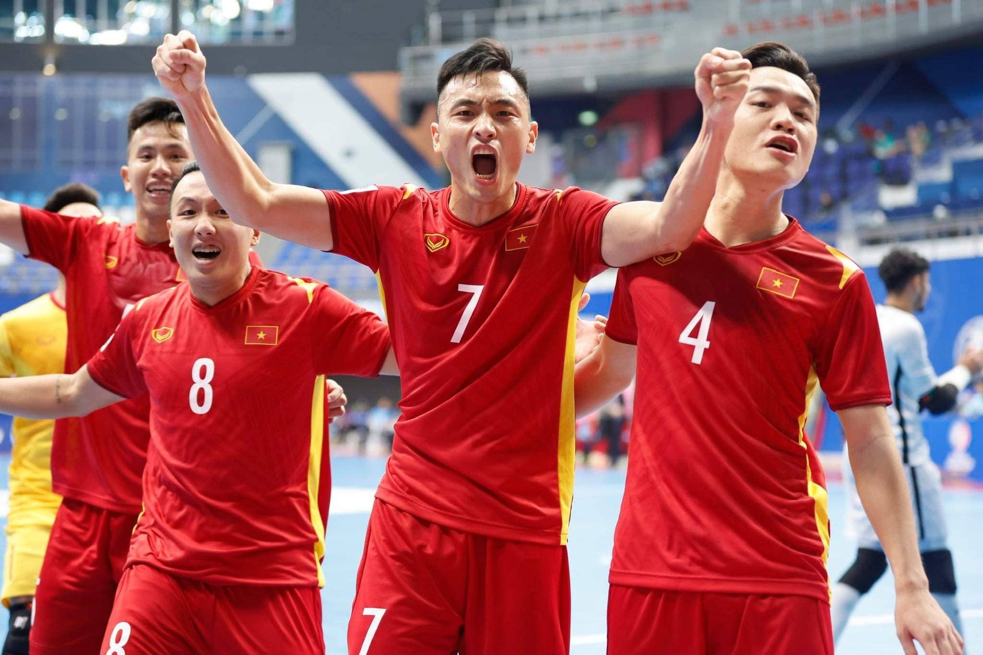 Đá bại Ả Rập Xê-út, ĐT futsal Việt Nam đặt 1 chân vào tứ kết  - Ảnh 1.