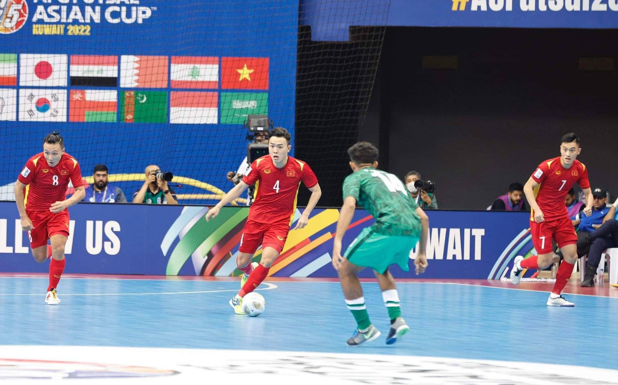 Đá bại Ả Rập Xê-út, ĐT futsal Việt Nam đặt 1 chân vào tứ kết  - Ảnh 3.