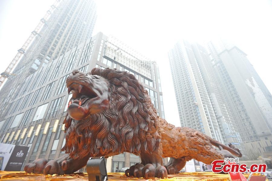 Choáng váng với sư tử khổng lồ, chiều cao 5 thước, dài 15m - Ảnh 2.