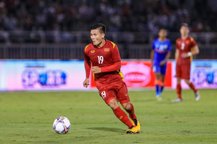 Quang Hải tính rời Pau FC đá AFF Cup, nhà báo Pháp nói điều phải &quot;trả giá&quot; - Ảnh 1.