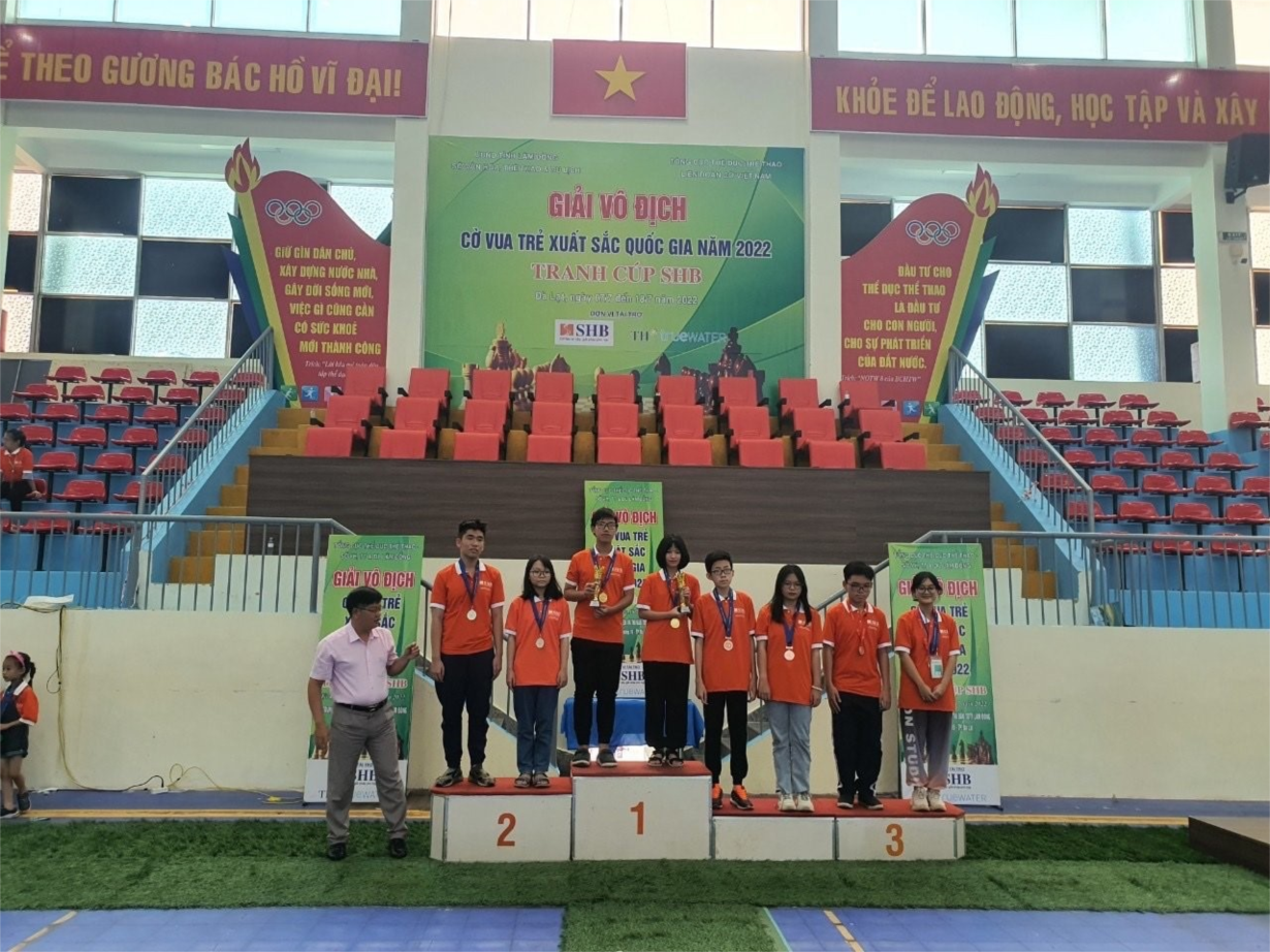Học sinh lớp 10 Hà Nội được phong đại kiện tướng cờ vua thế giới - Ảnh 1.