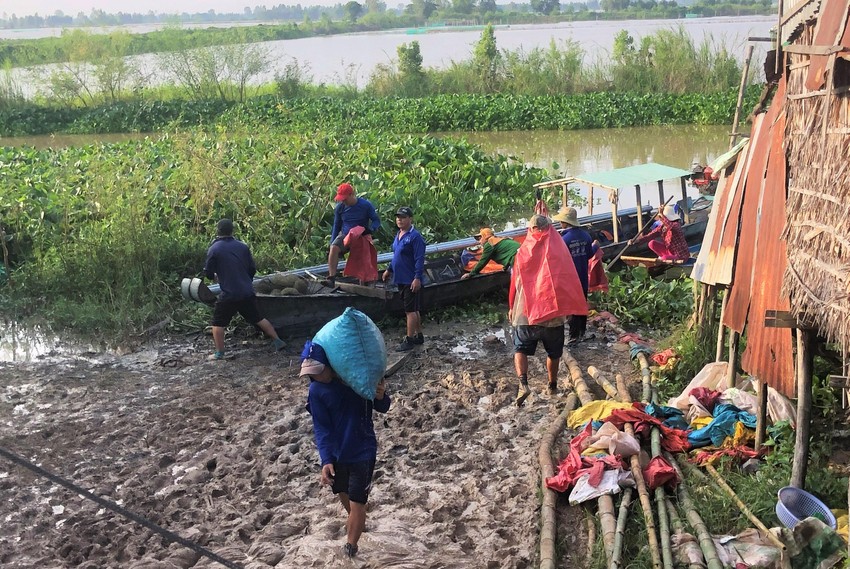 Đây là loài ốc được coi là &quot;thứ giặc ăn tàn phá hại&quot;, mùa nước nổi miền Tây dân bắt bán kiếm tiền - Ảnh 6.