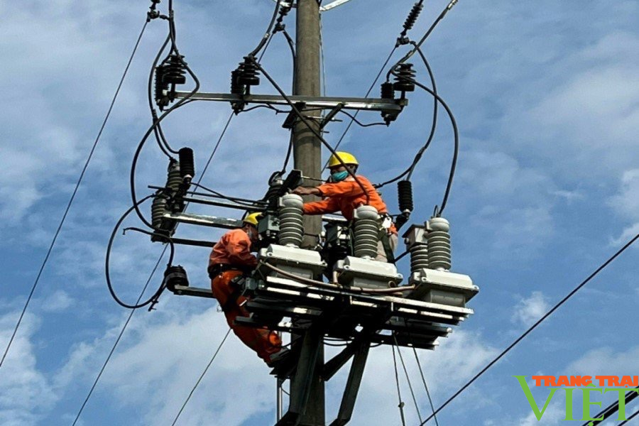 Lai Châu: Trên 97% hộ dân được sử dụng điện lưới quốc gia - Ảnh 3.