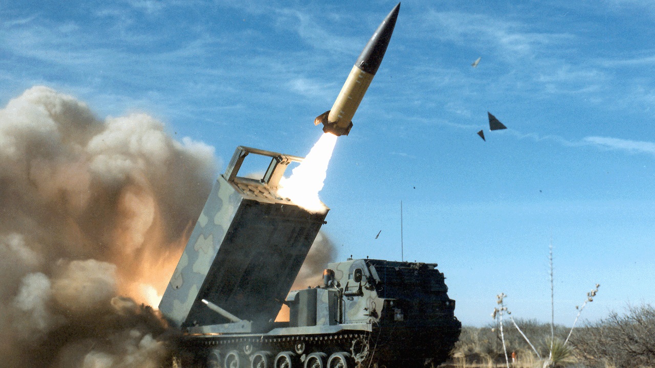 Bật mí về ATACMS: Vũ khí Mỹ có thể giúp Ukraine tấn công Nga từ cách xa 300km - Ảnh 1.
