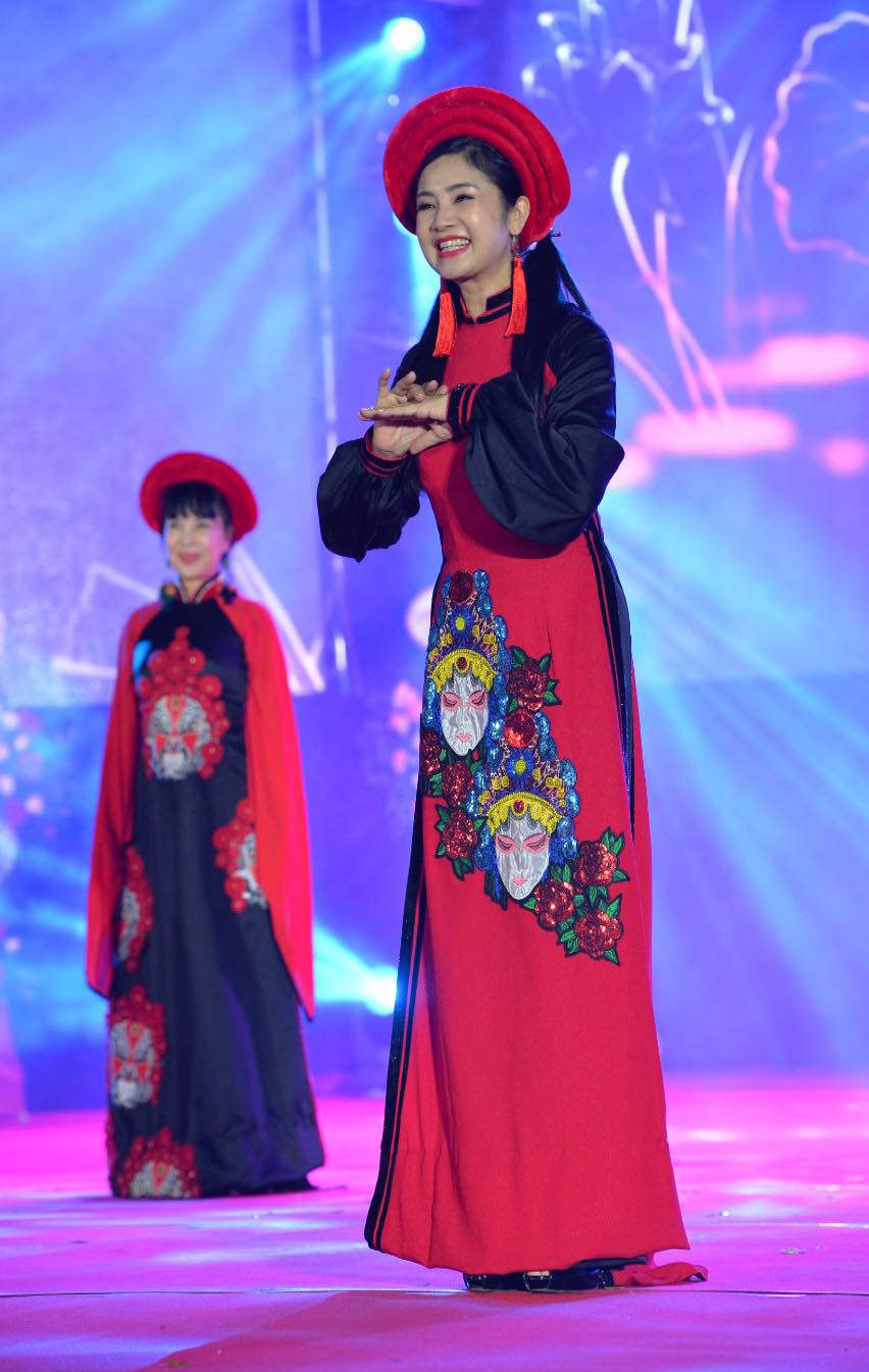 Hàng trăm nghệ sĩ tên tuổi gây bất ngờ khi làm người mẫu trong đêm hội kỷ niệm Ngày Sân khấu Việt Nam - Ảnh 11.