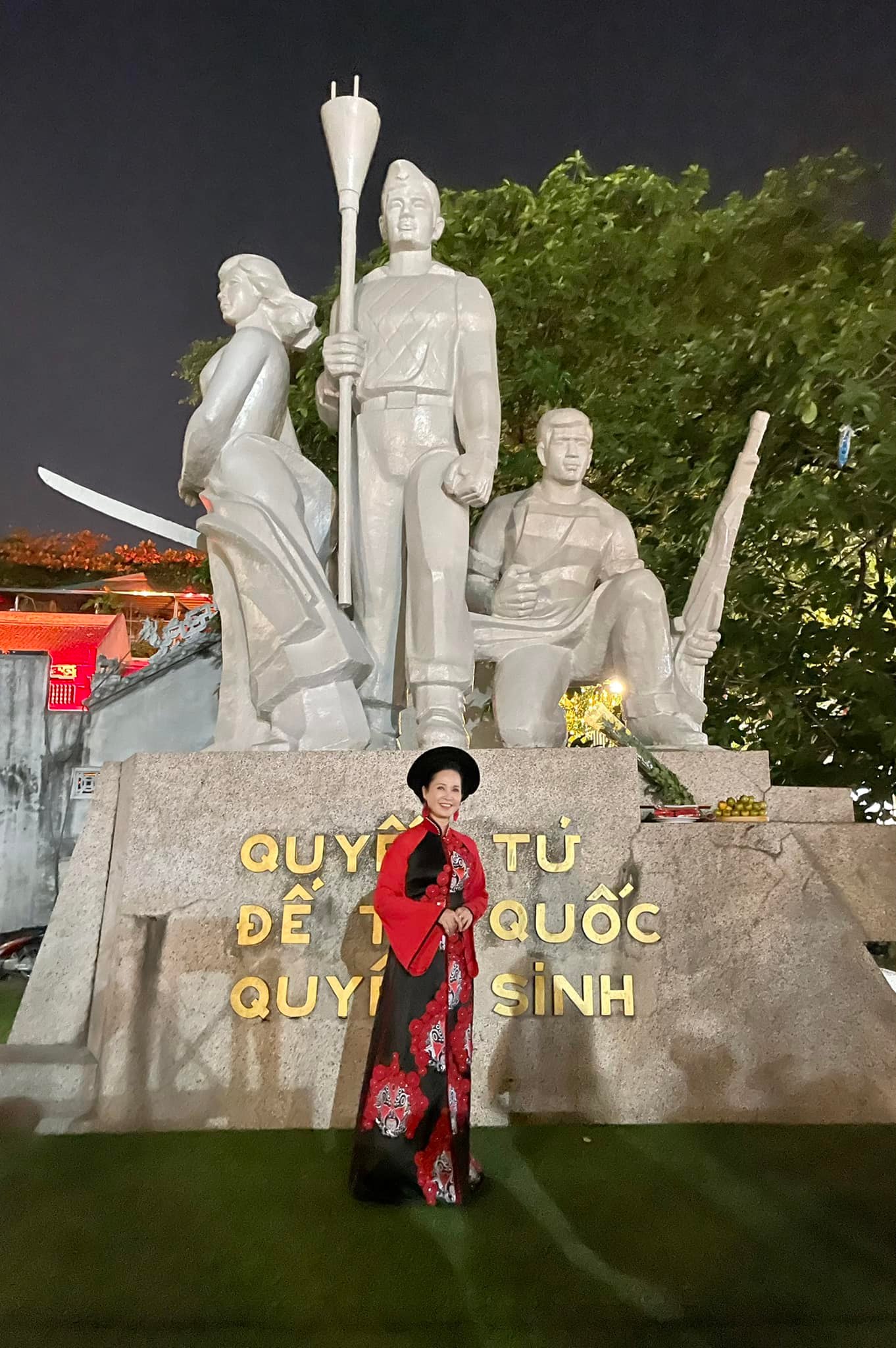 Hàng trăm nghệ sĩ tên tuổi gây bất ngờ khi làm người mẫu trong đêm hội kỷ niệm Ngày Sân khấu Việt Nam - Ảnh 10.