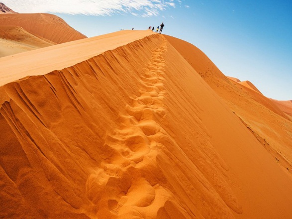 Khám phá quốc gia nằm giữa 2 sa mạc với nhiều điều kỳ lạ - Ảnh 3.
