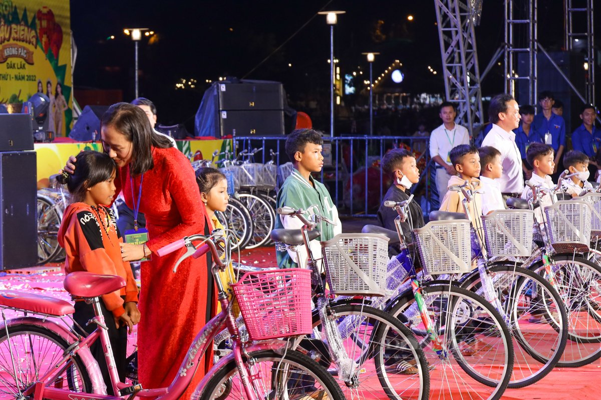 Hơn 40.000 người tham dự Lễ hội Sầu riêng Krông Pắc lần thứ I – năm 2022 - Ảnh 2.