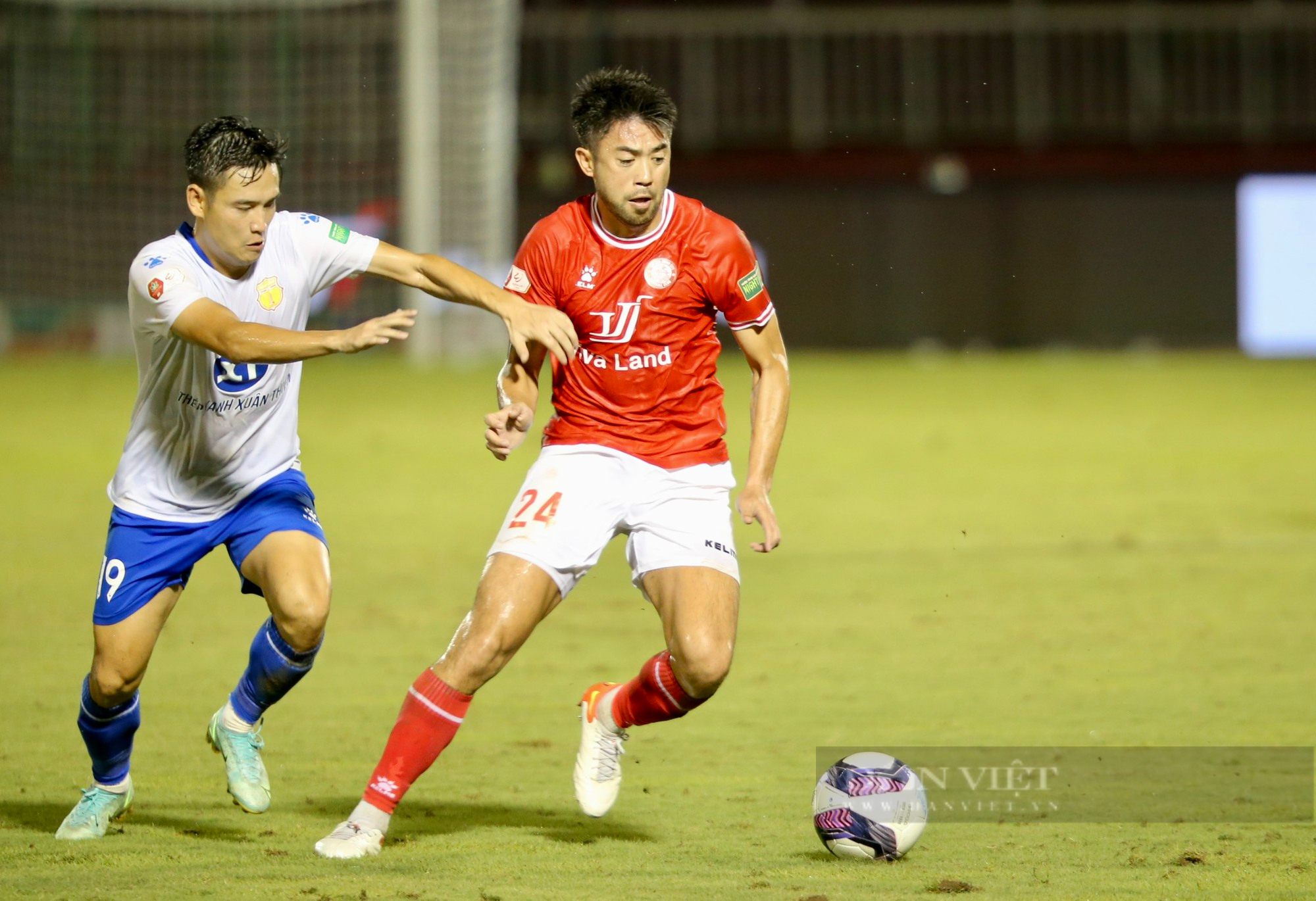 Lee Nguyễn bất lực, CLB TP.HCM bại trận trên sân nhà - Ảnh 4.