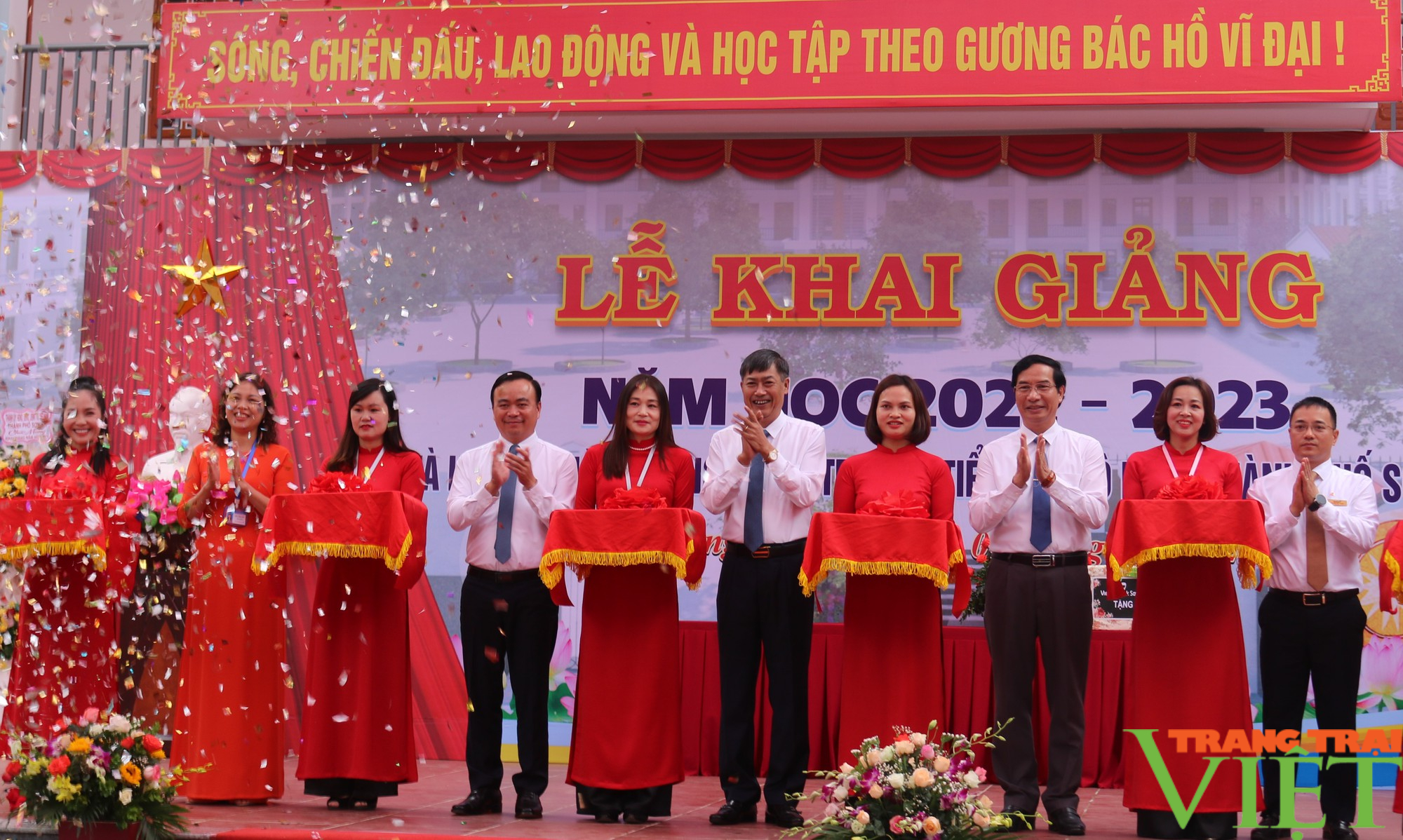   Bí thư Tỉnh ủy Sơn La Nguyễn Hữu Đông đánh trống khai giảng năm học mới tại Trường Tiểu học Tô Hiệu  - Ảnh 10.