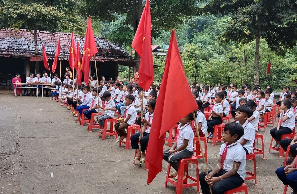 Hơn 800.000 học sinh Nghệ An tưng bừng khai giảng năm học mới - Ảnh 12.